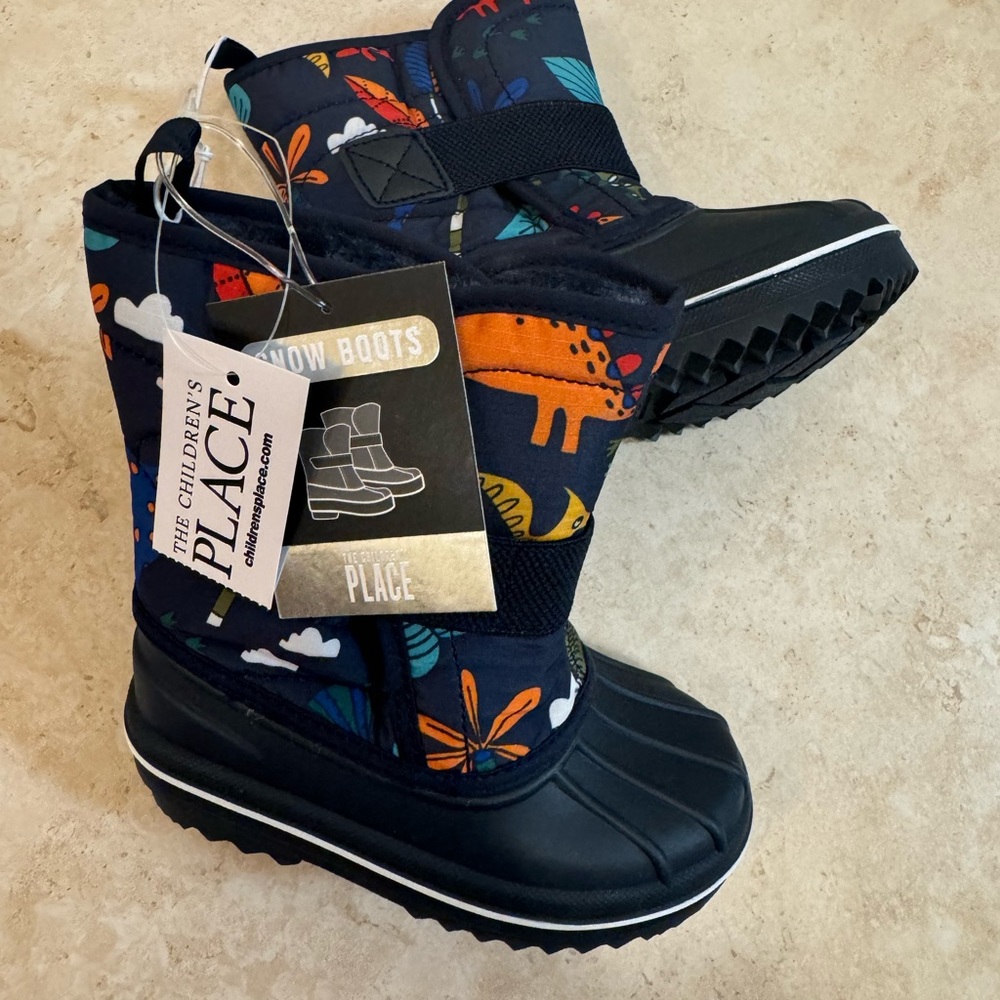 BNWT Toddler snow boots - size 7